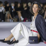 Chanel-Show in Paris: Inès de la Fressange macht die weiße Hose zum Star