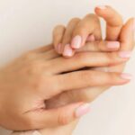 Nail Tints statt Nagellack: Perfekte Nägel werden 2026 zum Trend